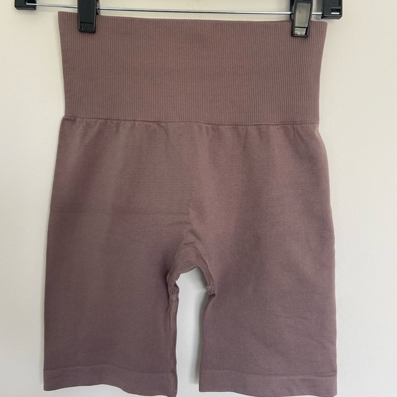 Aritzia Flow Taupe Bike Shorts - Picture 2 of 2